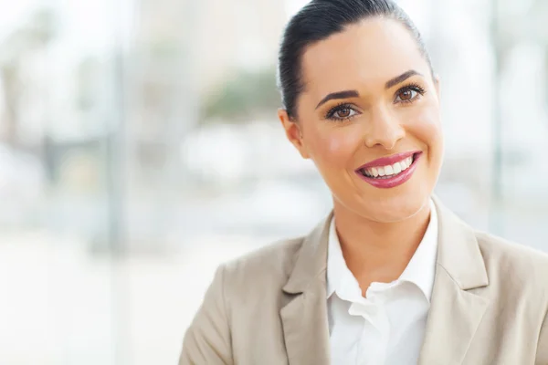 Femme d'affaires moderne au bureau — Photo