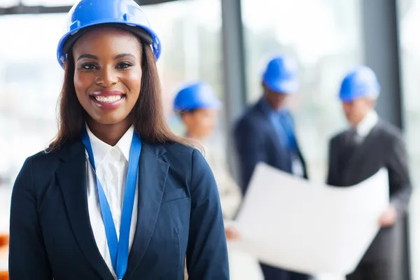 Mulher africana trabalhador da construção civil — Fotografia de Stock