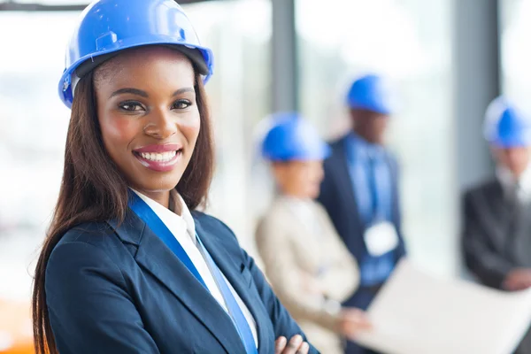 Afrikanska amerikanska kvinnliga byggnadsarbetare — 图库照片