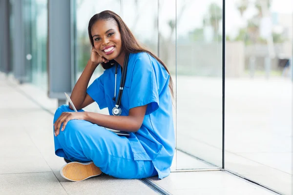 Trabalhador afro-americano da saúde — Fotografia de Stock