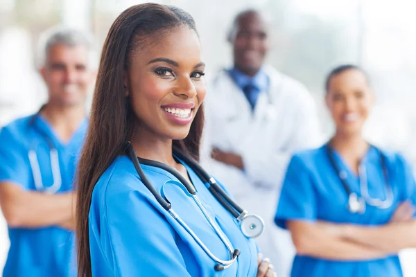 African female nurse with colleagues Royalty Free Stock Photos