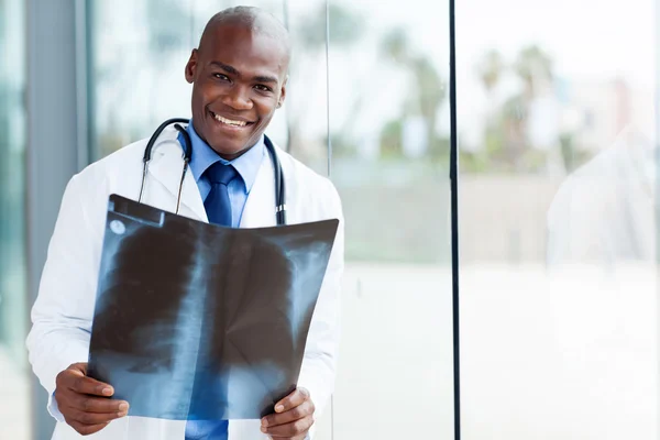 African american medical worker holding patient's x-ray — Stock Photo, Image
