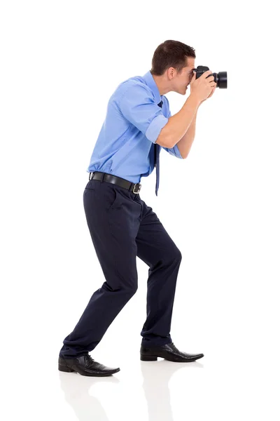 Vista lateral do fotógrafo do sexo masculino fotos de tiro — Fotografia de Stock