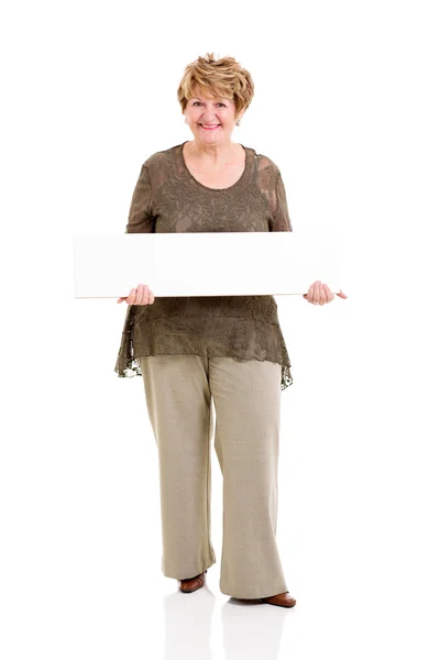 Senior woman holding white board — стоковое фото