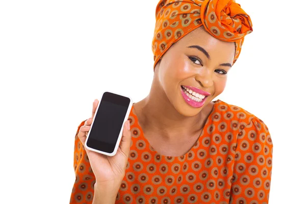 Jovem mulher africana mostrando telefone inteligente — Fotografia de Stock