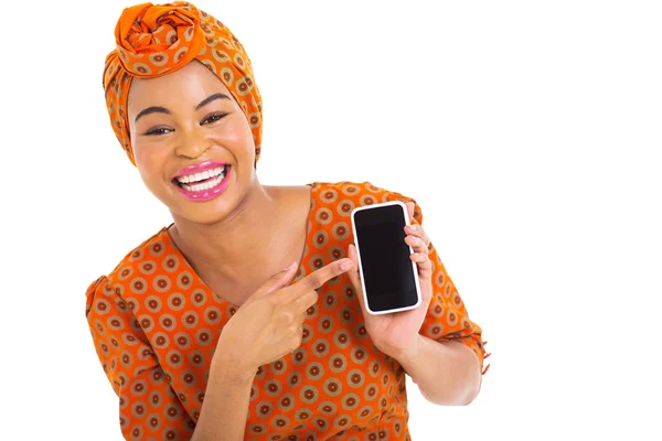 Chica africana apuntando al teléfono inteligente — Foto de Stock