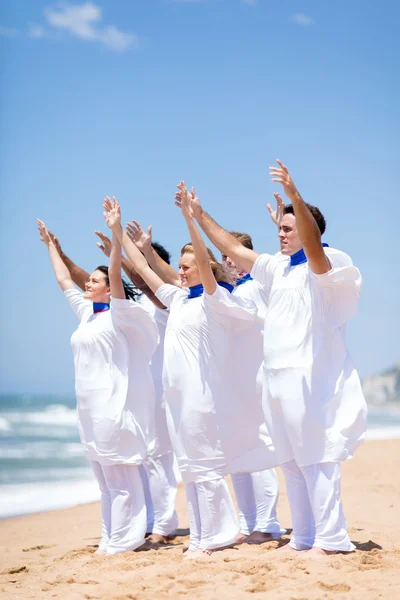 Iglesia coro adoración en la playa — Foto de Stock