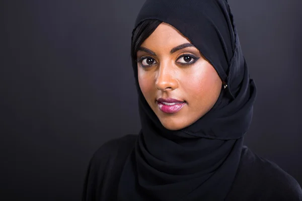 Young muslim woman head shot — Stock Photo, Image