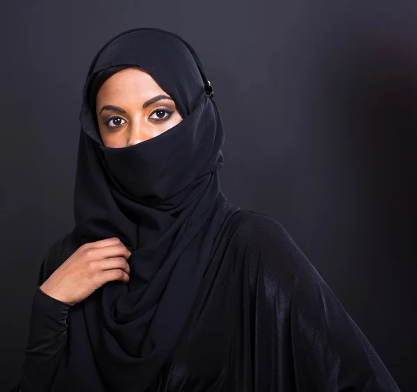 Mysterious muslim woman — Stock Photo, Image