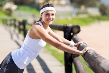 Sabah egzersiz yapıyor kadın