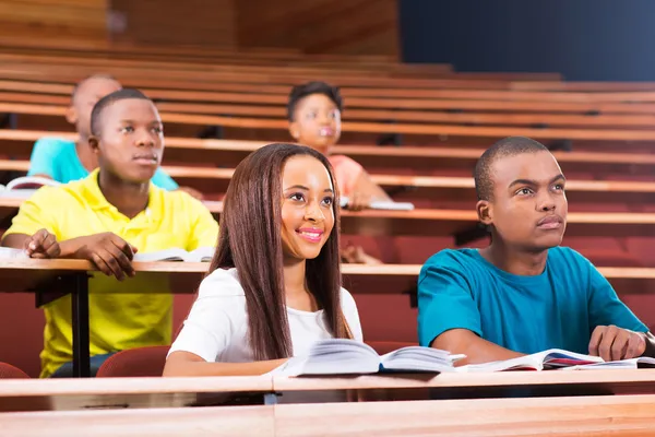 Unga studenter — Stockfoto