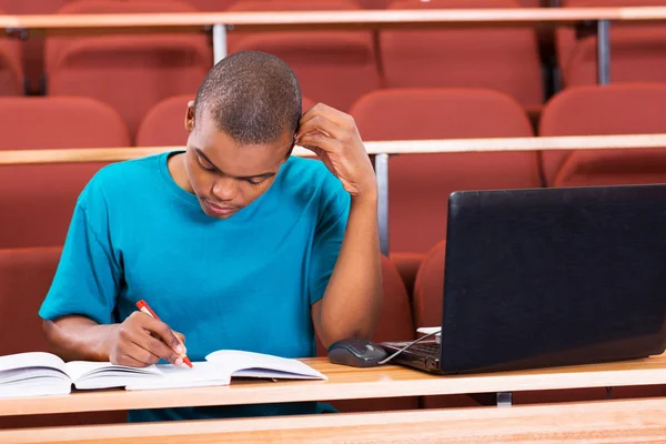 Joven estudiante africano — Foto de Stock