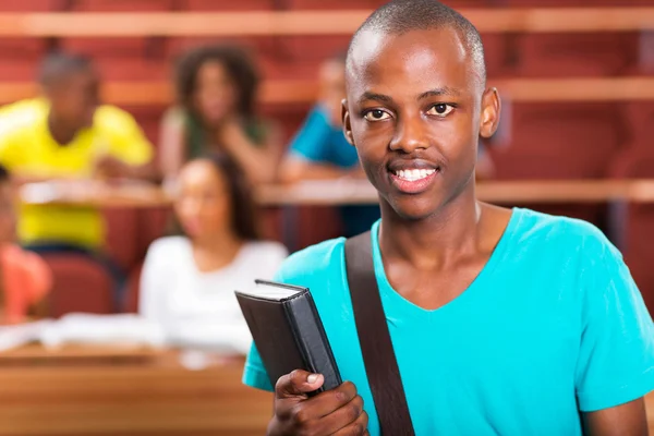 Молодой студент африканского колледжа — стоковое фото