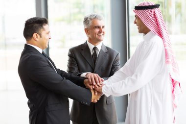 çok kültürlü iş ortakları takım çalışması