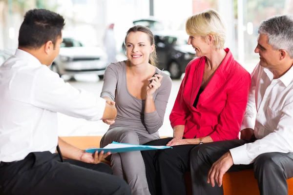 Salesman handshaking with buyer — Stock Photo, Image