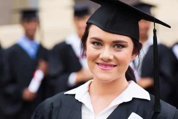 Glad kvinna examen — Stockfoto