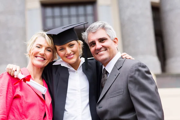 Smiling graduate and parents — Stock Photo, Image