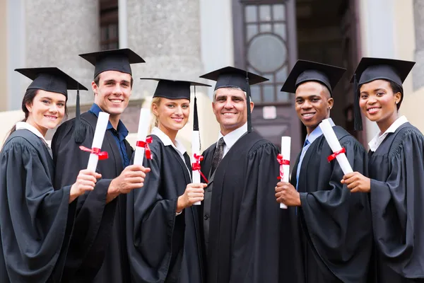 Graduados universitarios y profesor —  Fotos de Stock