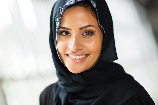 Sonriente mujer de Oriente Medio — Foto de Stock