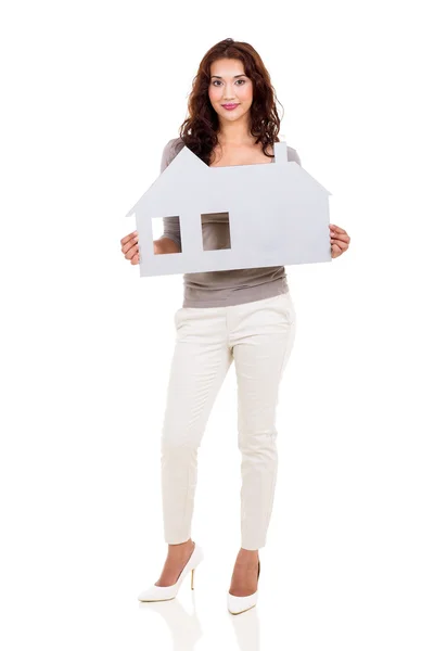 Mulher segurando uma casa de papel — Fotografia de Stock