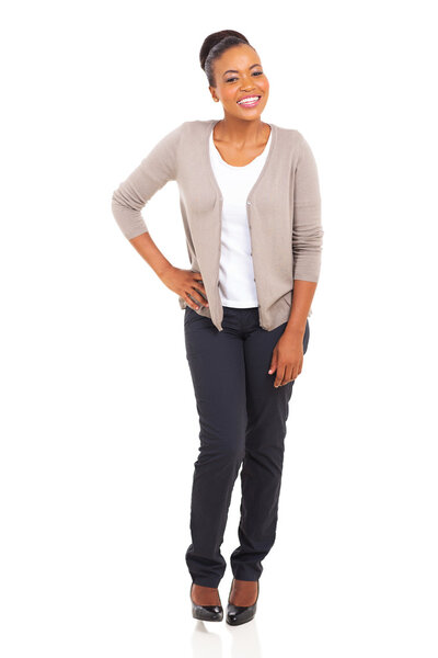 Черная женщина стоит на белом
