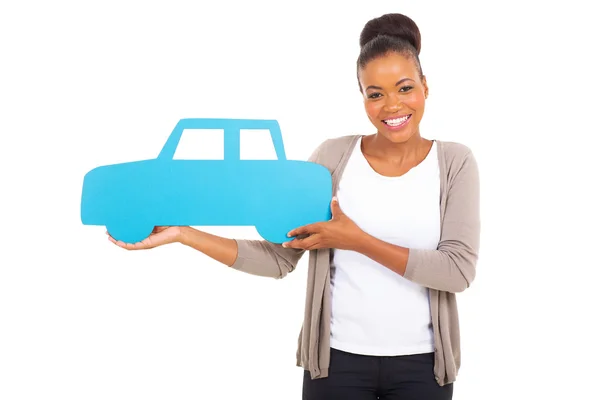 Mujer africana sosteniendo un símbolo de coche —  Fotos de Stock