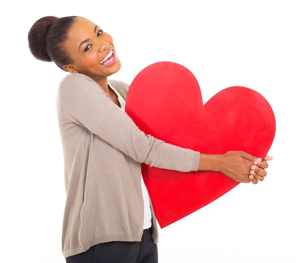 Chica afroamericana sosteniendo forma de corazón — Foto de Stock