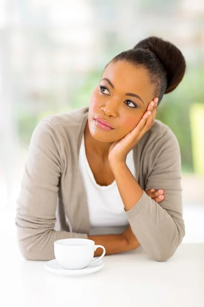 Pensativa africa mulher americana — Fotografia de Stock