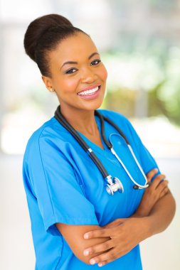 Afro Amerikalı kadın sağlık stajyer 