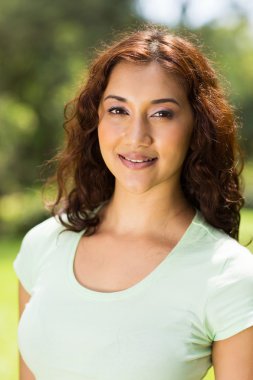 genç bir Hintli kadın portre