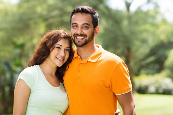 Beau jeune couple indien — Photo