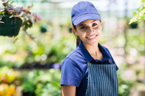 Joven vivero propietario de negocio — Foto de Stock