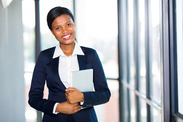 Junge afrikanisch-amerikanische Geschäftsfrau Porträt — Stockfoto