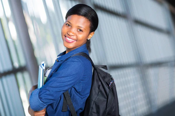 Grazioso africano americano college studente — Foto Stock