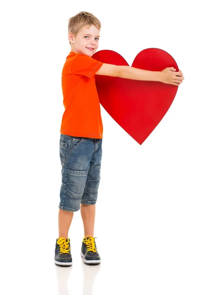 Pequeño niño sosteniendo el corazón rojo — Foto de Stock