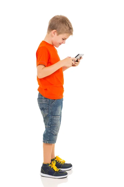 Kleine jongen met tablet pc — Stockfoto