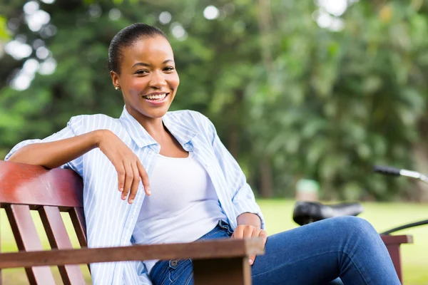 Young african woman sitting outdoors — Stock Photo, Image