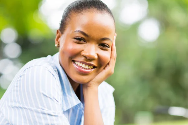 Giovane donna afroamericana — Foto Stock