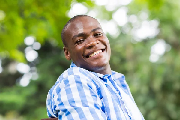 Joven afroamericano hombre de cerca — Foto de Stock