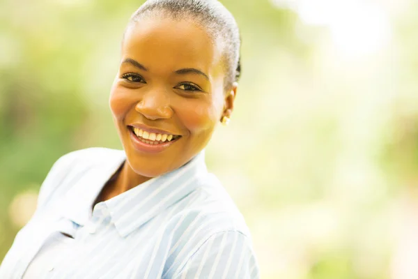 Afro-américaine femme gros plan — Photo