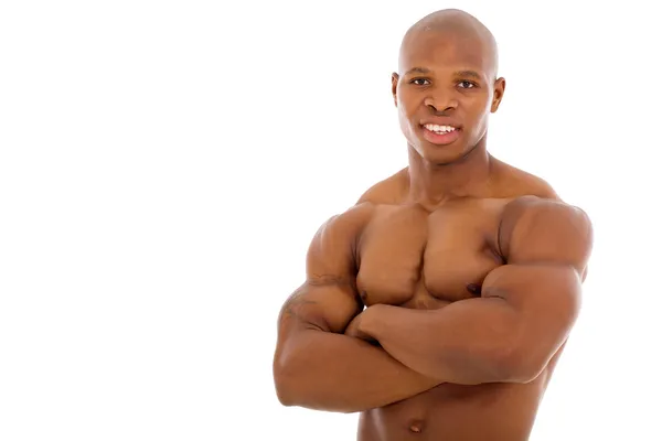 Afrikaanse bodybuilder met gekruiste armen — Stockfoto