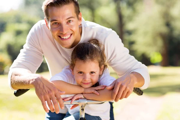 Pai e filha bonito — Fotografia de Stock