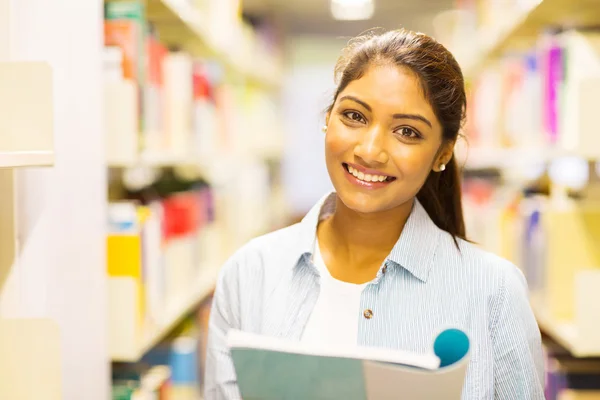 College girl reading book in library — Stock Photo, Image