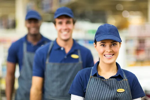 Trabalhadora e equipa do supermercado feminino — Fotografia de Stock