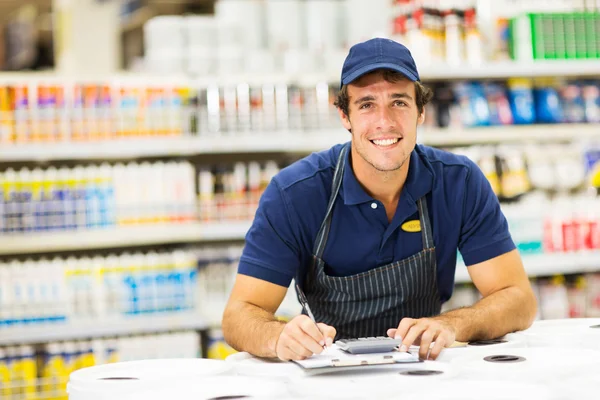 Hardware store worker making notes — Stock Photo, Image