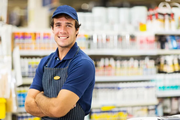 Male worker with arms crossed — Stockfoto