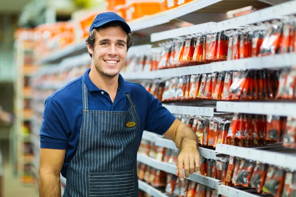 Store worker leaned on shelf — Stock Photo, Image