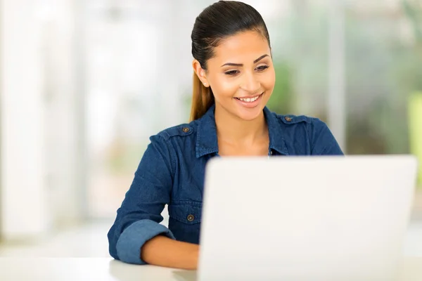 Girl using laptop — Stock Photo, Image