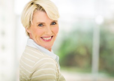 Orta yaşlı kadın kapalı