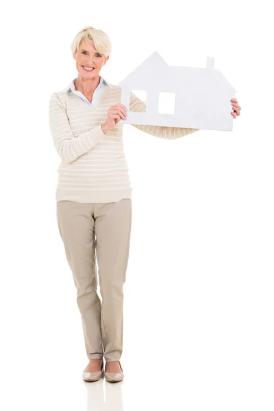 Mujer sosteniendo casa de papel — Foto de Stock